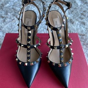 Valentino Rockstud T-Strap Pumps; Sz. 36.5